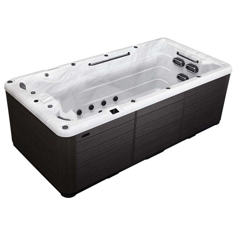 Moderner Whirlpool mit Holzverkleidung