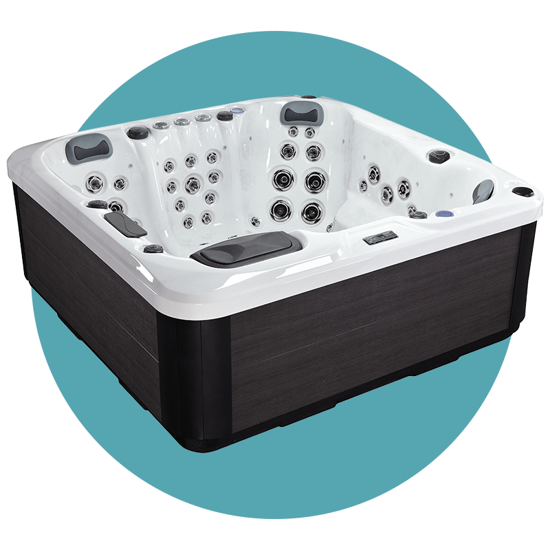 Weißer Whirlpool mit dunkler Verkleidung